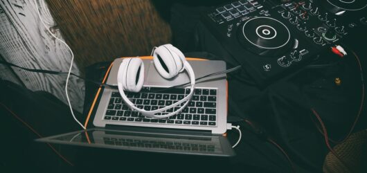 Melhores headsets sem fio custo-benefício em 2026: do barato ao premium até R$500