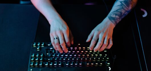 Melhor Teclado Mecânico Custo-Benefício em 2026: As 4 Melhores Opções