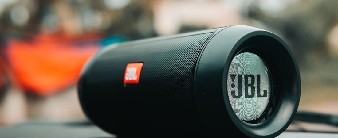 Melhor caixa de som Bluetooth custo-benefício: 4 modelos que valem a pena